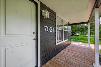 7021 Oleander Ln in Hitchcock, TX - Building Photo - Building Photo