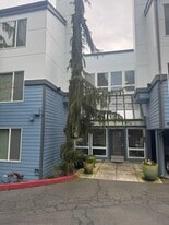 13426 Greenwood Ave N, Unit Greenwood studio in Seattle, WA - Building Photo