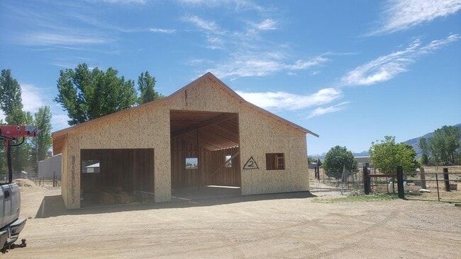 property at 3431 E Lowe Ave