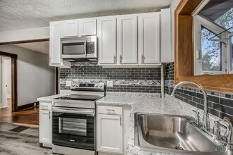 548 Dayton Ave in Kalamazoo, MI - Building Photo - Building Photo