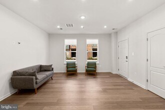 10011 -A American Pharoah Ln in Laurel, MD - Building Photo - Building Photo