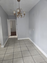 2620 NW 35th St in Miami, FL - Building Photo - Building Photo