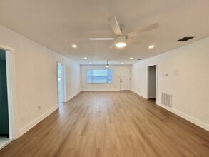 575 N Central Ave in Oviedo, FL - Building Photo - Building Photo