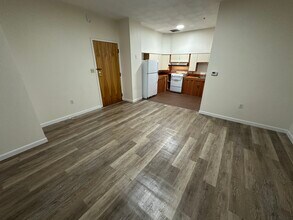 76 Essex St, Unit 7 in Boston, MA - Foto de edificio - Building Photo
