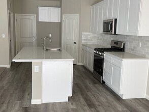 6216 Curvy Hills Dr in Bakersfield, CA - Building Photo - Building Photo
