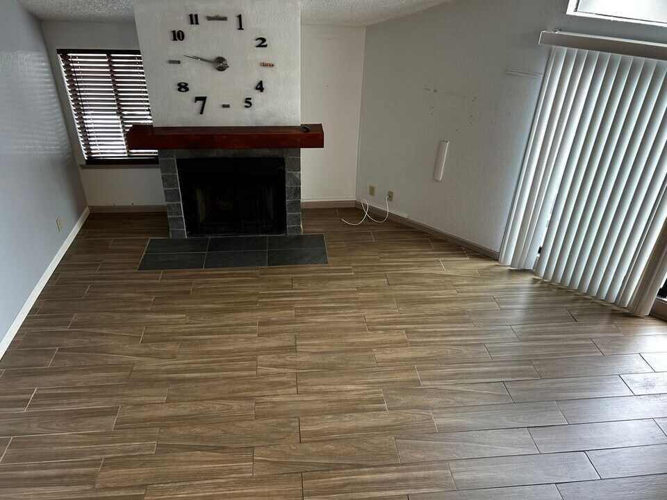 1 Appian Way in South San Francisco, CA - Building Photo