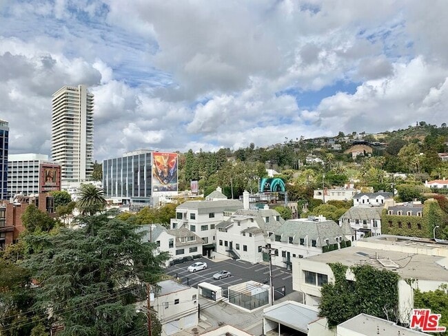 999 N Doheny Dr, Unit 904 in West Hollywood, CA - Building Photo - Building Photo