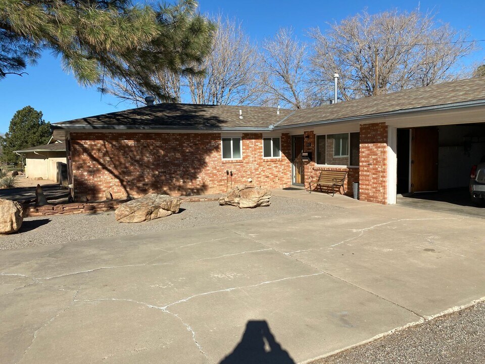 8913 Bellehaven Ave NE in Albuquerque, NM - Building Photo