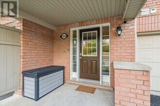 253 Prosser Cir in Milton, ON - Building Photo - Building Photo