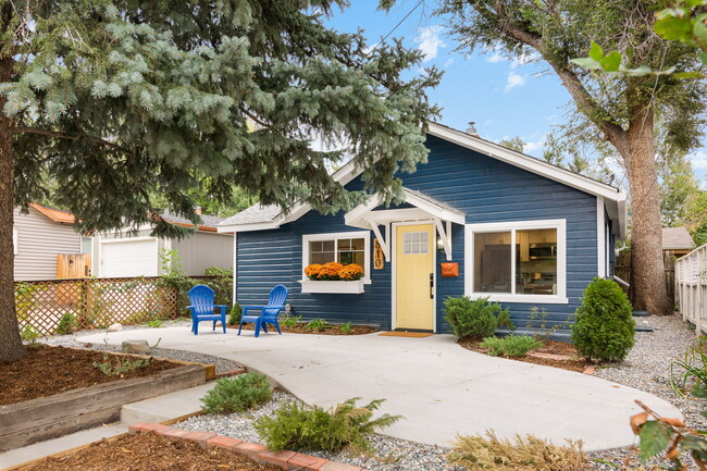property at 810 E Espanola St