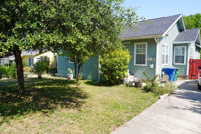 property at 419 W Lullwood Ave
