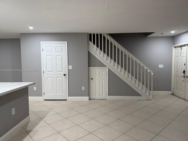 305 NW 109th Ave in Pembroke Pines, FL - Building Photo - Building Photo