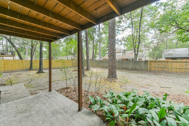 2051 Oak Shores Dr in Humble, TX - Building Photo - Building Photo