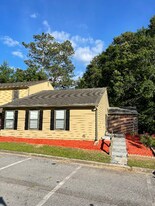 129 Sandalwood Cir in Lawrenceville, GA - Building Photo