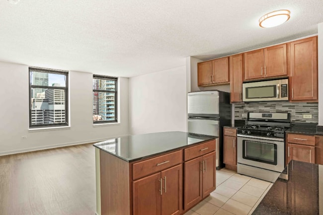 property at 585 W Kinzie St