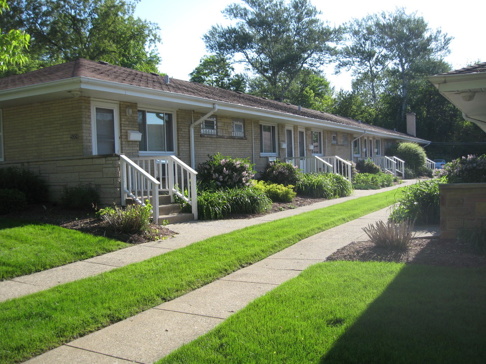 5009 Florence Ave, Unit 2 in Downers Grove, IL - Building Photo