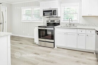 3582 Highwood Dr SW in Atlanta, GA - Foto de edificio - Building Photo