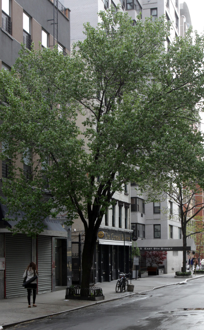 Cooperative in New York, NY - Foto de edificio - Building Photo