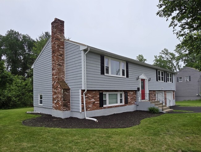 4 Hickey Dr in Framingham, MA - Building Photo - Building Photo