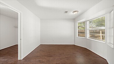 5411 Lorraine Dr in Baytown, TX - Building Photo - Building Photo