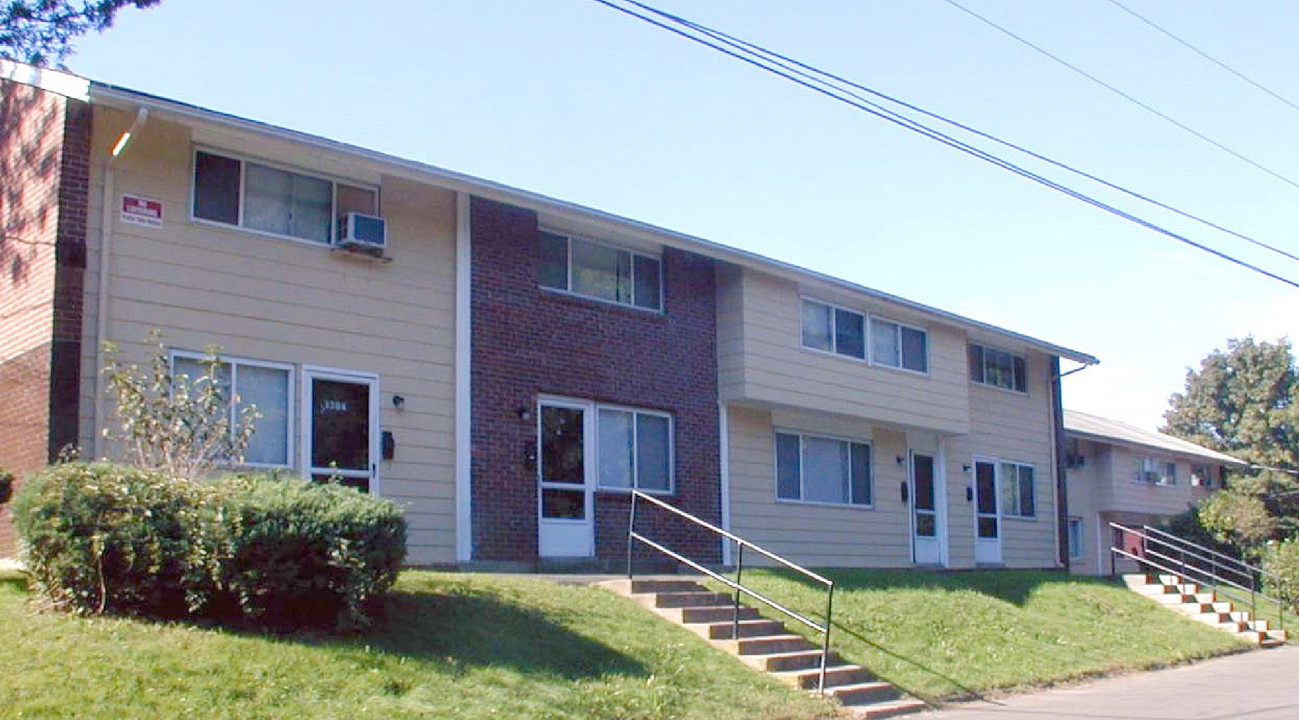 Fairways Apartments in New Haven, CT - Building Photo