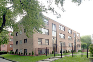 2901 W Summerdale Ave Apartments