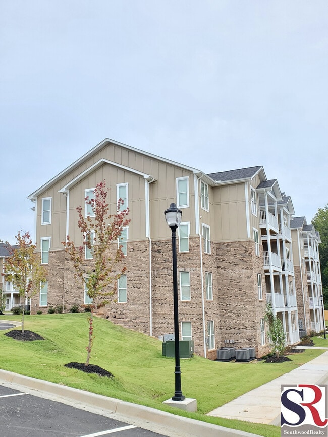 Rosewood at Clemson Central, SC Apartments