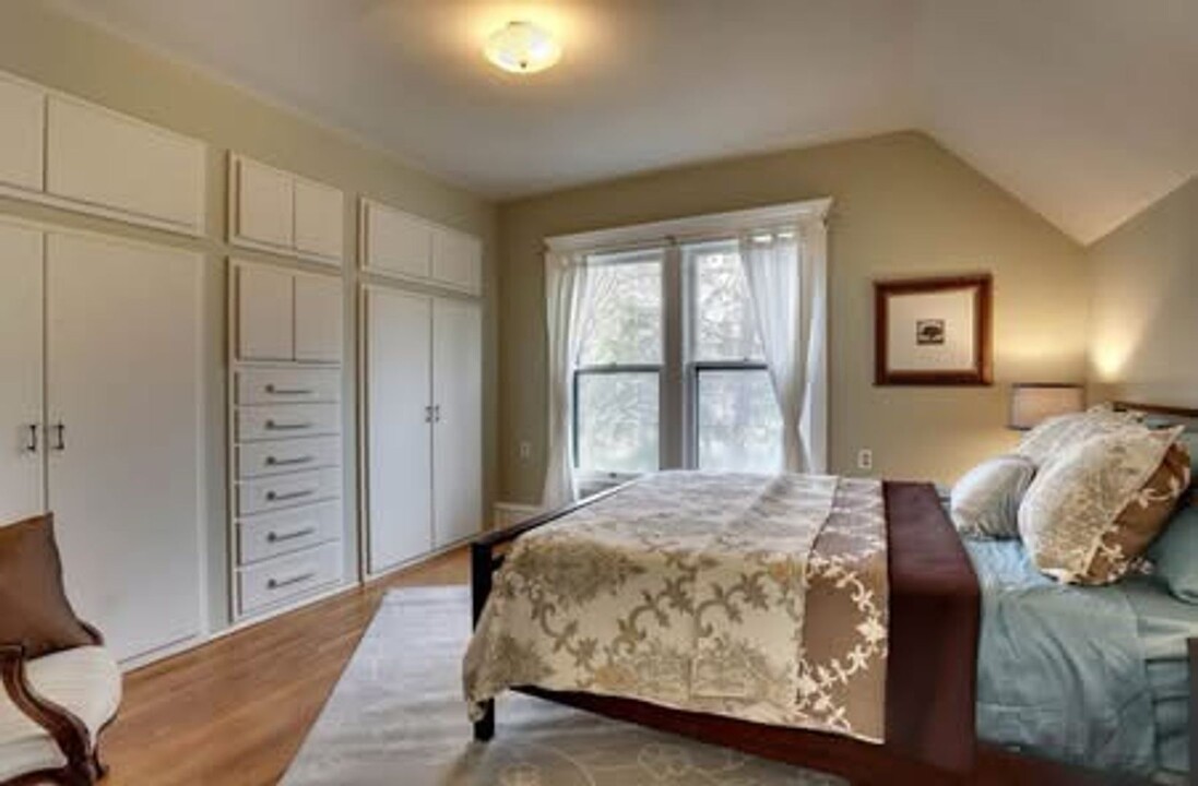 123 W 35th St in Minneapolis, MN - Building Photo