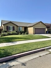 1252 Veronica Ave in Dinuba, CA - Building Photo - Building Photo