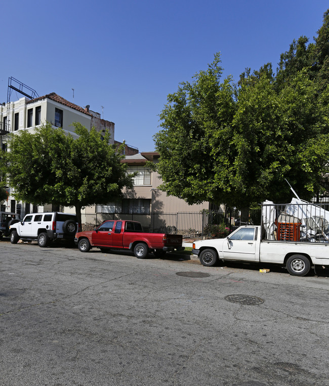 827-831 S Oxford Ave in Los Angeles, CA - Building Photo - Building Photo