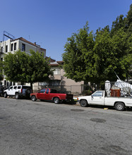 827-831 S Oxford Ave in Los Angeles, CA - Foto de edificio - Building Photo