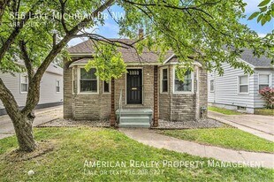 856 Lake Michigan Dr NW in Grand Rapids, MI - Building Photo