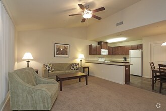 102 N Fowler Ave in Clovis, CA - Building Photo - Building Photo