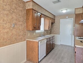 136 Bowie Ln in Hewitt, TX - Building Photo - Building Photo