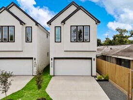 406 E 33rd St in Houston, TX - Building Photo