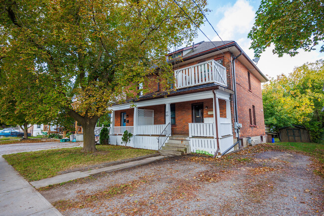 82 W Durham St in Kawartha Lakes, ON - Building Photo - Building Photo