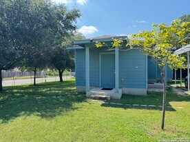 14424 Higgins Rd in San Antonio, TX - Building Photo