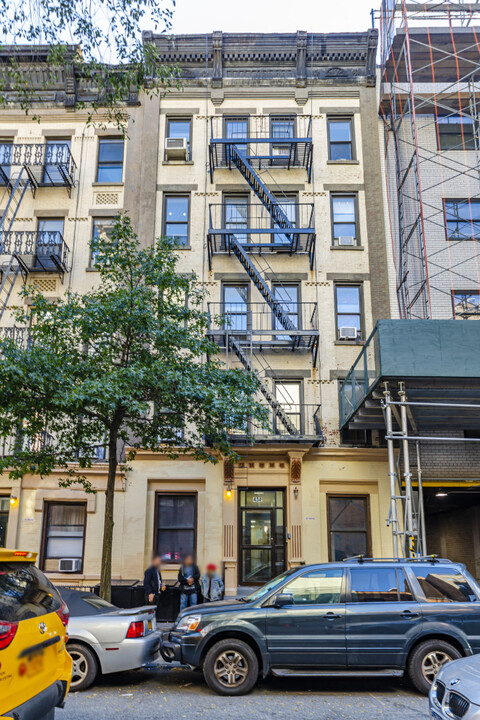 434 E 76th St in New York, NY - Building Photo