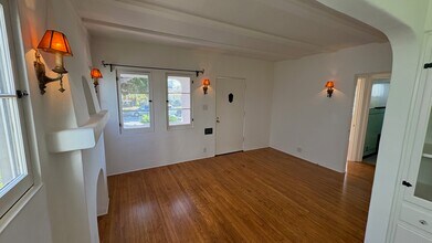 1621 California Ave in Santa Monica, CA - Building Photo - Building Photo