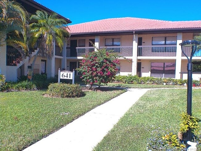 641 SW South River Dr in Stuart, FL - Building Photo - Building Photo