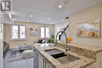 795 Broadview Ave in Toronto, ON - Building Photo - Building Photo