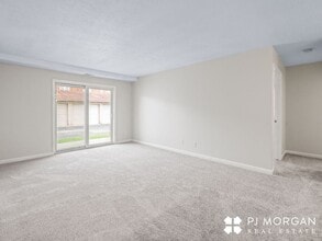 5016 California St in Omaha, NE - Foto de edificio - Building Photo
