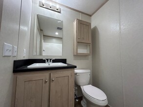 5153 Tokay Dr in Flint, MI - Foto de edificio - Building Photo