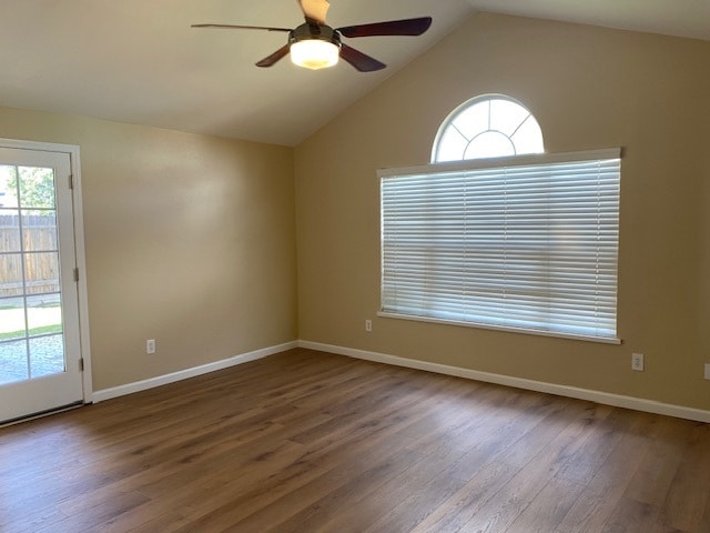 9912 Vanessa Ave in Bakersfield, CA - Foto de edificio - Building Photo