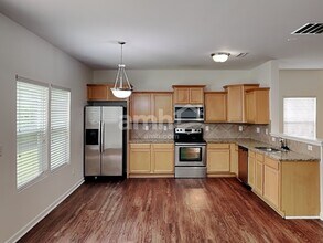 15725 Lakepoint Forest Dr in Charlotte, NC - Foto de edificio - Building Photo