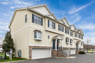 Lakeside Townhomes in Danbury, CT - Building Photo - Primary Photo