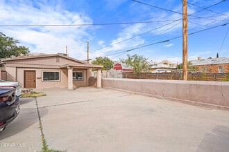 3225 Fort Blvd in El Paso, TX - Building Photo - Building Photo