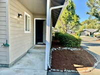 1371 Star Ct in Grants Pass, OR - Foto de edificio - Building Photo