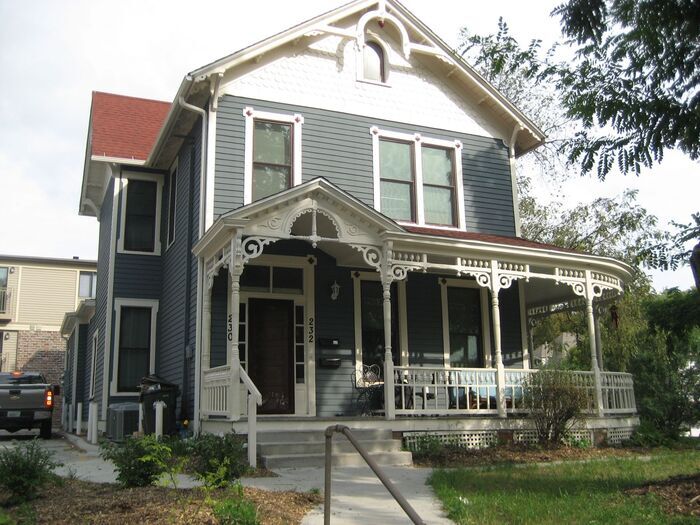 232 S Dodge St in Iowa City, IA - Building Photo