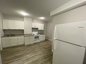 258 Robinson St in Moncton, NB - Building Photo - Building Photo